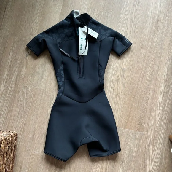 ROXY Women’s Wetsuit *4* *NWT* - Picture 2 of 6